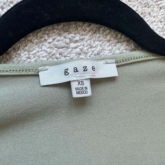 Low cut long sleeve top - Picture 2 of 4